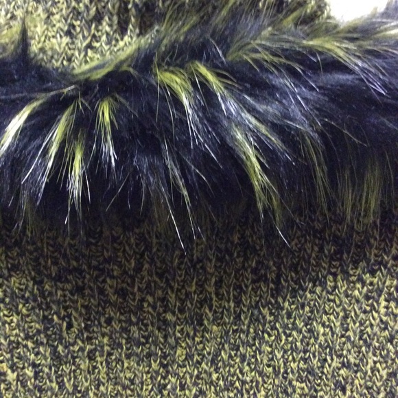 Sweater - Picture 3 of 4